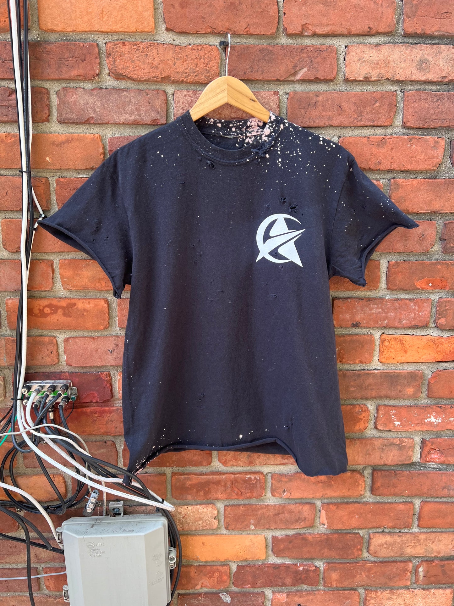 DESTROYED LOGO TEE