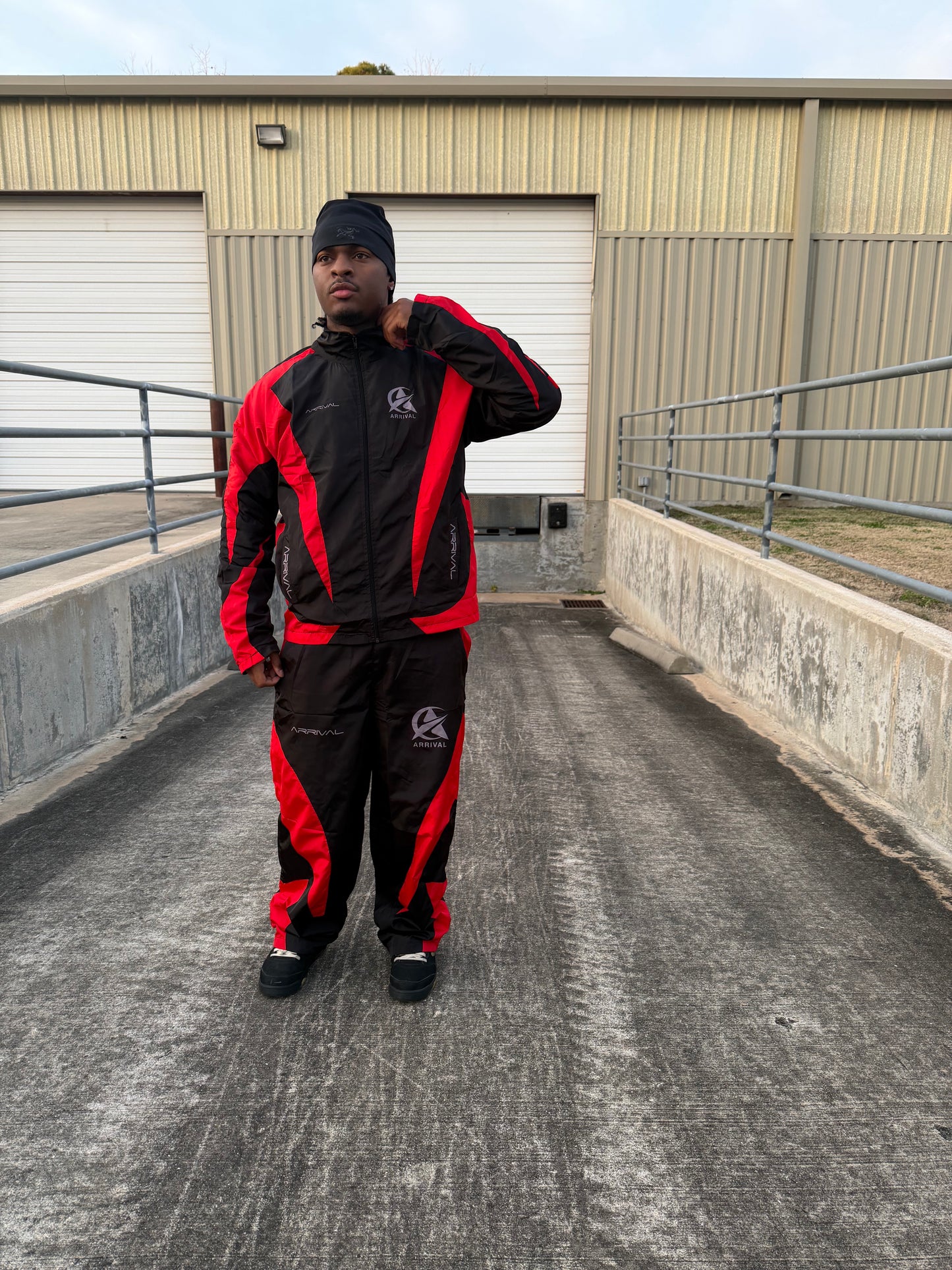 ARRIVAL TRACKSUIT (BLACK/RED)